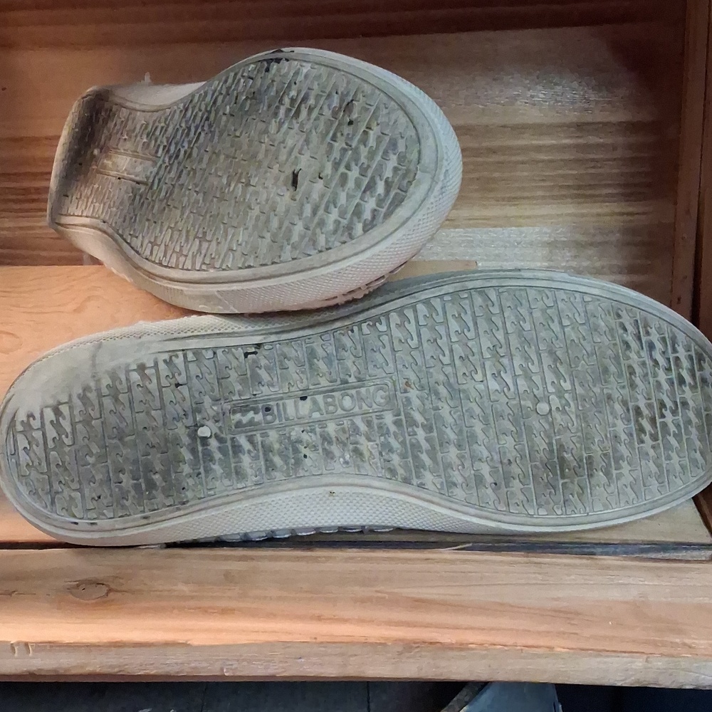 Billabong Men's Light Gray Canvas Slip-Ons with Coral Lining - Picture 10 of 10